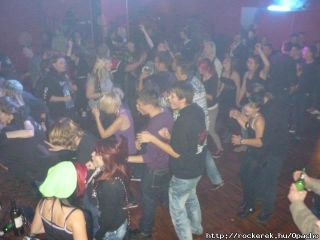 Trackerek lelkes kznsge :D