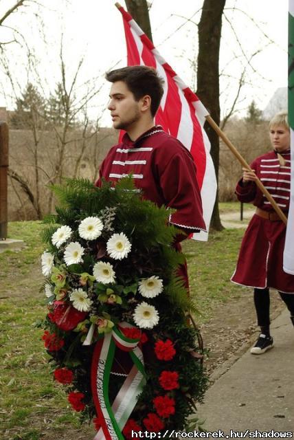 Mrcius 15, Kossuth Lajos mellszobrnak koszorzsa
