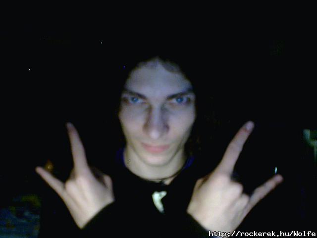 \m/__>.<__\m/