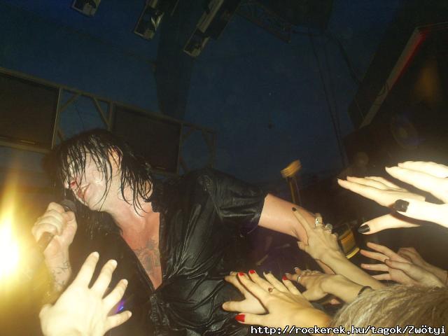 Into darkness tour 2009.10.18. na fik lenntek a helyben?:)